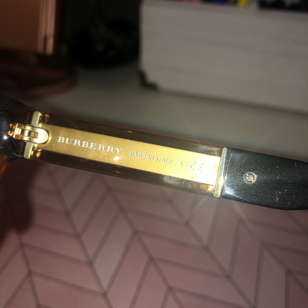 Burberry Sunglasss - Picture 4 of 7